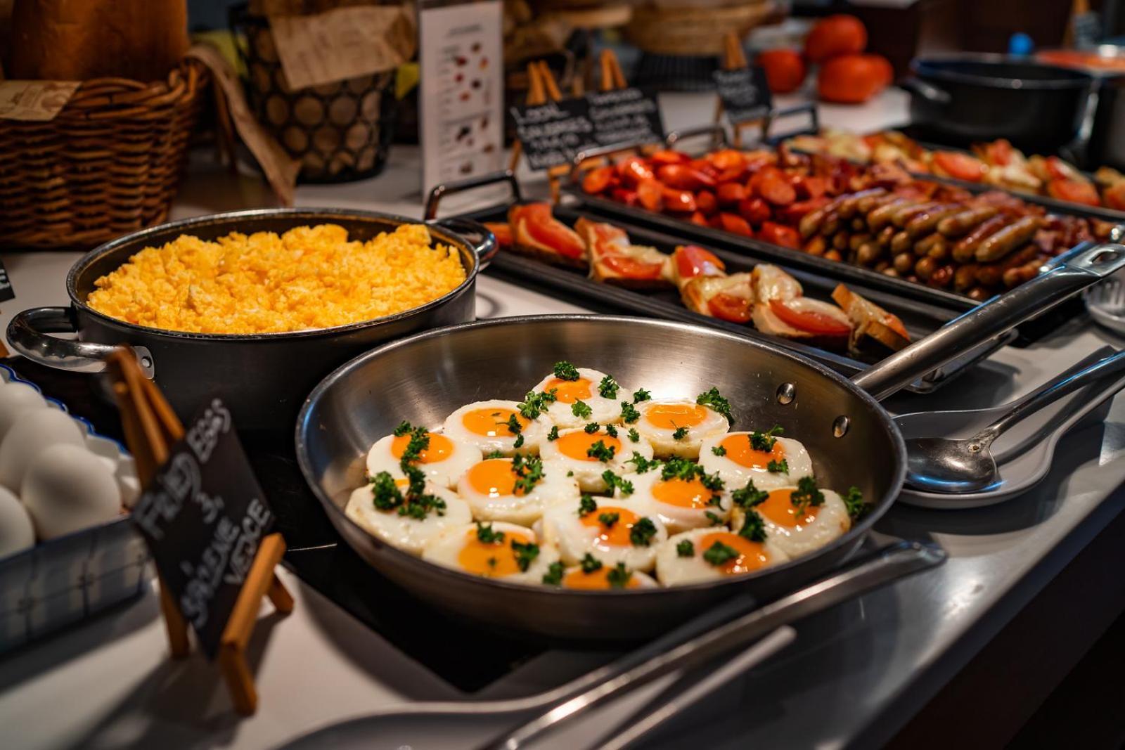 Don Giovanni Hotel Prague - Great Hotels Of The World Esterno foto Breakfast buffet at a hotel